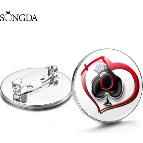 Personalized Poker Spades Q Brooches Letter Q Peach Heart Pattern Pin Button Bag Clothes Cowboy Badge for Women Men FunnyJewelry