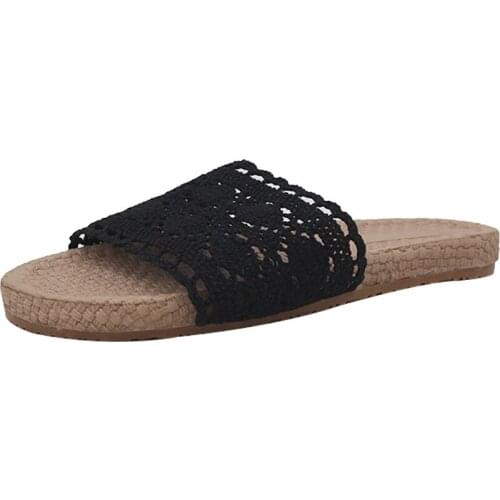 2021 summer new female slippers Korean style hollow woven flat casual beach shoes simple and fashionable word with sandals