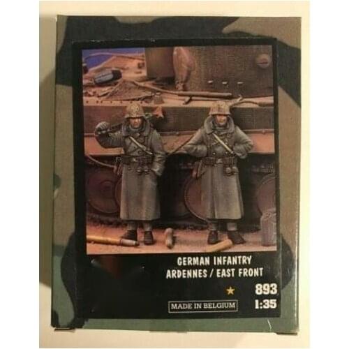 1:35 Resin assembled model scene layout World War II scene model 2 characters unpainted 893
