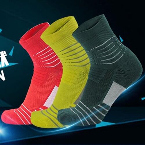 2 Pairs/Lot Men Autumn Winter Sport Socks Compression Basketball Football Guard Striped Crew