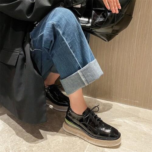 Spring Women Pumps Patent Leather Letter Embroidery Round Toe Platform Shoes Women British Retro Casual Shoes Unisex Woven Shoes