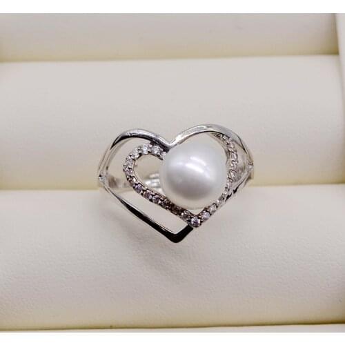Shiny heart ring. 8-9 mm natural freshwater pearls. 925 sterling silver. Zircon is adjustable. Female ring. free delivery