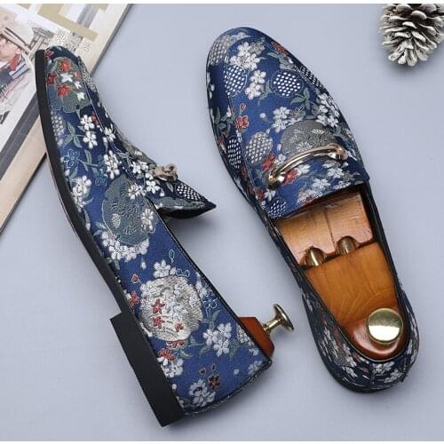SHEN CE Men Casual Embroider Shoes Big Size 38-48 Flats Shoes for Men Loafers Shoes Soft Comfortable Man Footwear