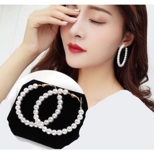 Ex900 Korean version Fashion simple temperament Geometric circle Imitate pearl studs earrings 2021 trend Womens Jewelry