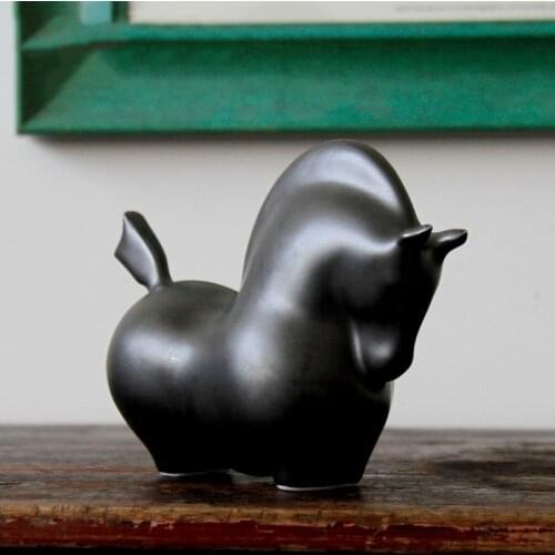 Handmade horse new Chinese style ceramic ornament horse black creative living room office decoration business gifts