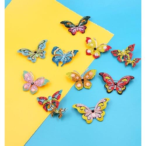 CINDY XIANG Multi-color Rhinestone Butterfly Brooches For Women Insect Pin Brooch Beautiful Winter Design Fashion Jewelry Gift