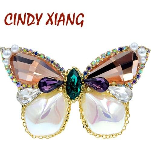 CINDY XIANG Shining Crystal And Pearl Butterfly Brooches For Women Baroque Style Romantic Insect Pin Hand Made Jewelry New 2020