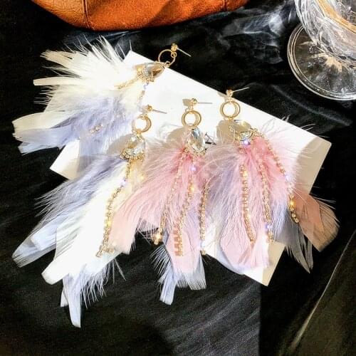 Elegant White Pink Color Soft Fluffy Feather Long Earrings for Women Bohemian Crystal Drop Dangle Earrings Fashion Party Jewelry