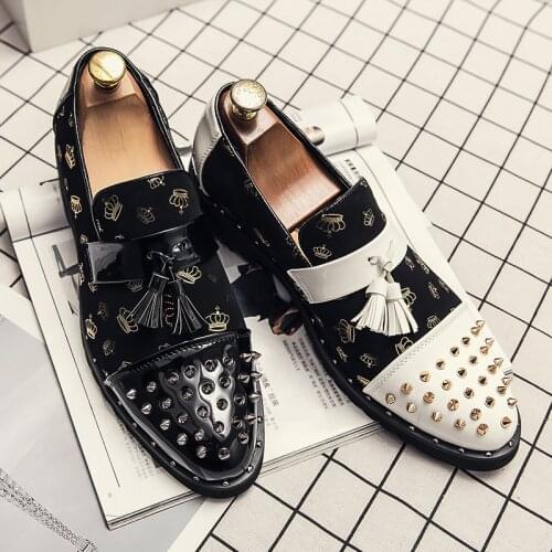 New Spring Luxury Designer Shoes Men Punk Rivet Decoration Black Faux Leather Shoes with Golden Crown Print Plus Size 48 Loafers