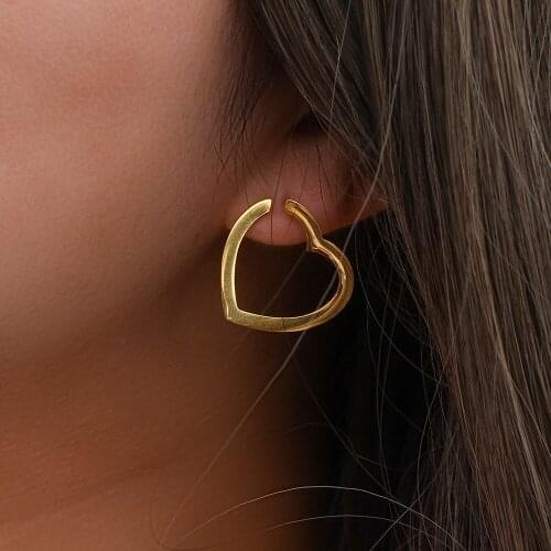 Romantic Sweet Girls Hollow Heart Shape Stud Earrings Stainless Steel Water Resistant Gold Plated Love Stud Earrings Gift