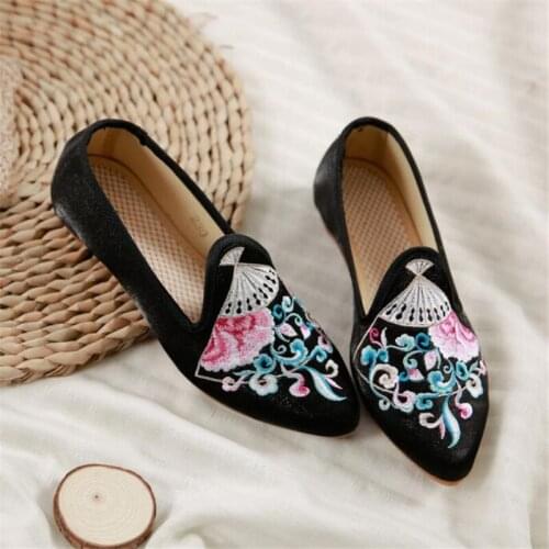 Summer Womens Slip On Mules Shoes Ladies Chinese Embroidered Pointed Walking Shoes Female Designer Lazy Slippers Pumps Footwear