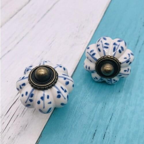 8 Pieces Set of Vintage Blue and White Ceramic Door Knobs Leaf Floral Cabinet Pull Handles Drawer Knobs with Chrome Hardware