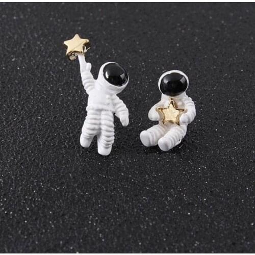 Cute Korean Creative Cartoon Astronaut Stud Earrings For Women Metal Spaceman Star Earing Brincos Fashion Jewelry
