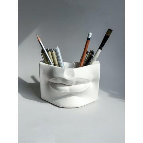 Urban Souvenirs Stands For Pen