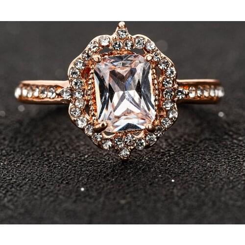 New Fashion Crystal Zircon Elegant Rings for Woman Lady Luxury Shiny Big Rhainstone Engagement Wedding Ring Jewelry Party Gift