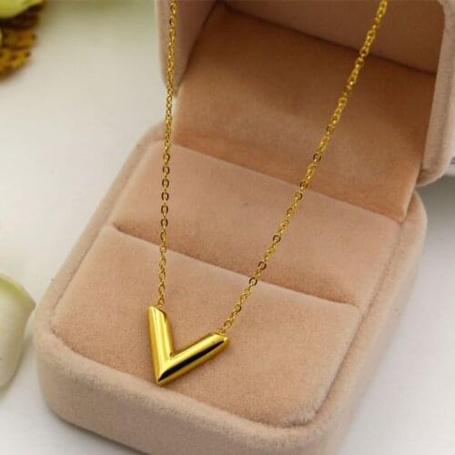 Classic Brand Jewelry Rose Gold-Color Short Triangle V Shape Letter Pendant Necklaces Women Statement Chokers K0022