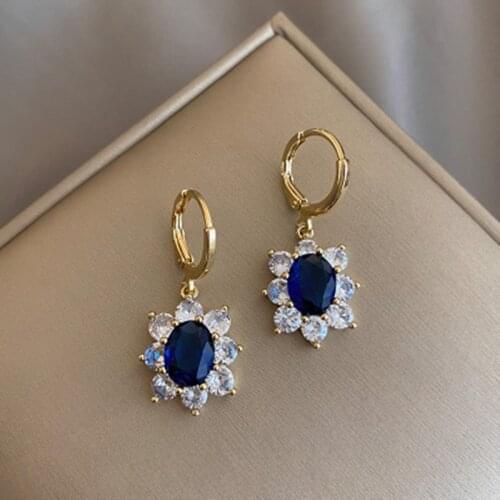 Korean hot selling Wholesale 2021 new design trendy women dangle drop earrings crystal earrings classic party jewelry