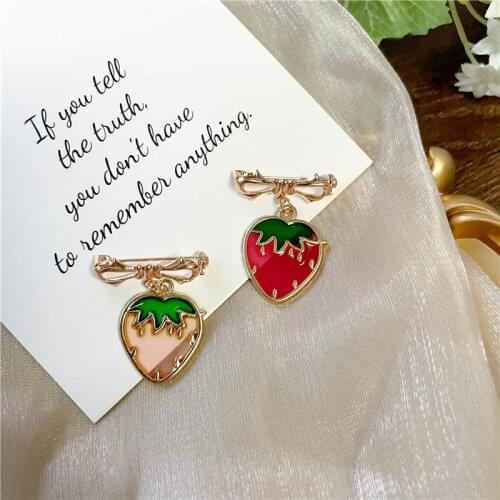 Cute Transparent Strawberry Pendant Brooches For Women Girls Fashion Fruit Charms Lapel Badge Pins Bag Clothes Jewelry Gifts