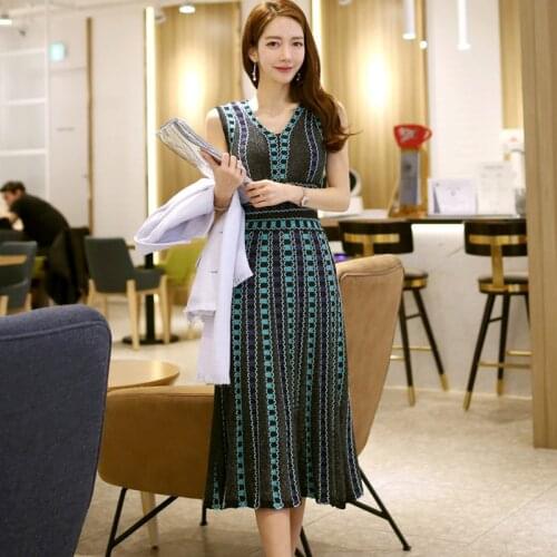 JSXDHK 2020 New Summer Women V Neck Sweater Dress Korean Sleeveless Knitted Jacquard Bright Silk Elastic Slim Pleated Midi Dress