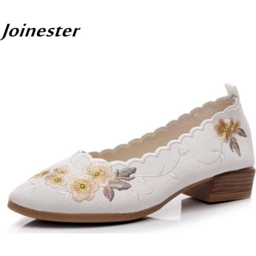 Women Vintage Autumn Pumps Floral Embroidery Pointed Toe Loafers for Ladies Slip-On Fashion Dress Shoes Low Heeled Retro Shoe