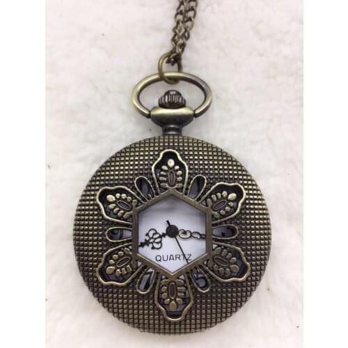 2017new Fashion quartz Bronze antiques Hollow flowers Modern hours woman Christmas gift Necklace pocket watches