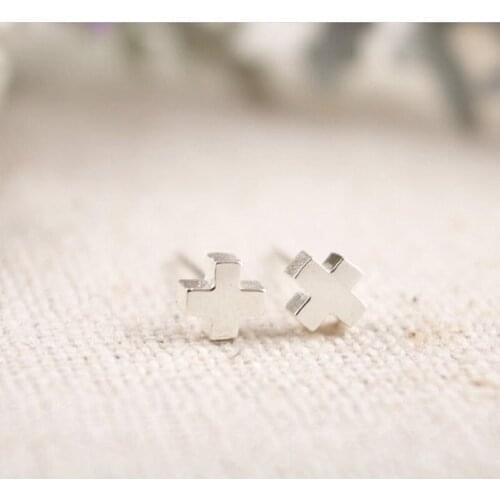 Fashion Tiny Cross stud Earrings in Gold