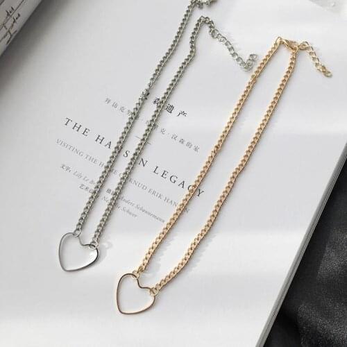 Hollow Heart Shaped Choker Necklaces for Women Fashion Simplicity Sexy Pendant Necklaces Chain Dainty Jewelry Gift