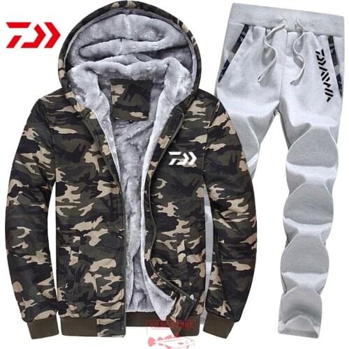 2021 New DAIWA Fishing Clothes Winter Outdoor Mens Plus Velvet Warm Fishing Suit Sports Camouflage Leisure Fishing Sweater Suit