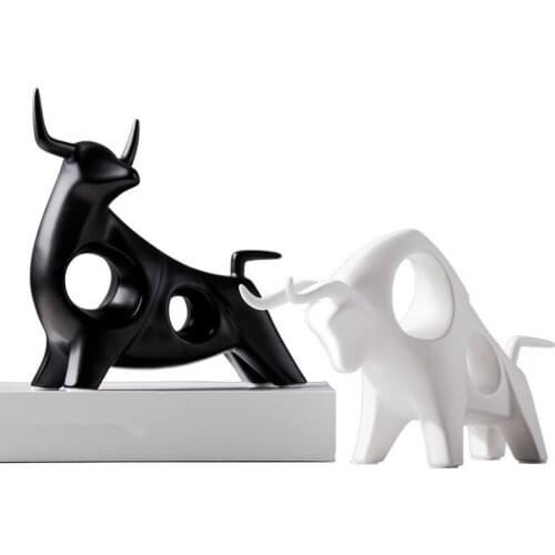 European-style porcelain cow statue, modern art sculpture, ceramic domineering home living room office decoration statue