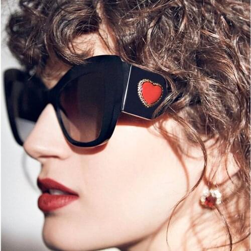 Luxury Design Cat Eye Sunglasses Fashion Big Frame Cateye Shades For Women Heart Decoration Glasses Wide Legs Mirror Sun Glasses
