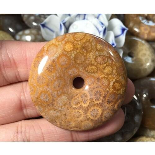 1pcs Coral jade safe button natural chrysanthemum stone pendant jade change color flower ice kind jelly water drop car pendant