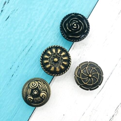 1pcs Vintage Solid Knob Cabinet Cupboard Drawer Pull Handle Knob with Screws Flower Embossing Antique Brass Kitchen Cabinet Knob
