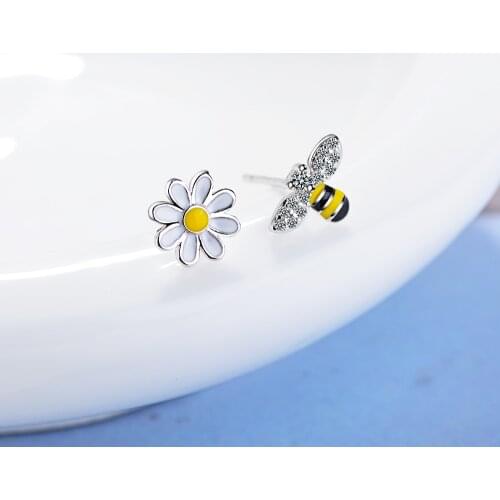 Cute Tiny Asymmetric Honey Bee Earrings Sun Flower Rhinestones Stud Earrings for Women Pendientes Jewelry Brincos