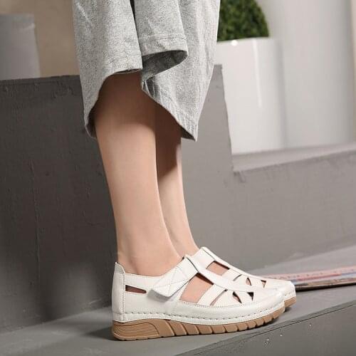 Summer new womens sandals fashion breathable womens shoes soft and comfortable mid-heel flat bottom hollow mother sandals