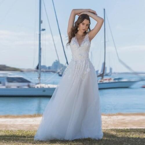 Sexy Backles V-neck Applique Lace Beach Wedding Dresses Open Back Sweep Train Tulle Bride Dress vestido de noiva