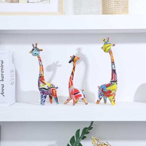 Nordic Decoration Home Three Hand-painted Giraffes Living Room Decoration Adorable Animal Abstract Art Sculpture Home Decor