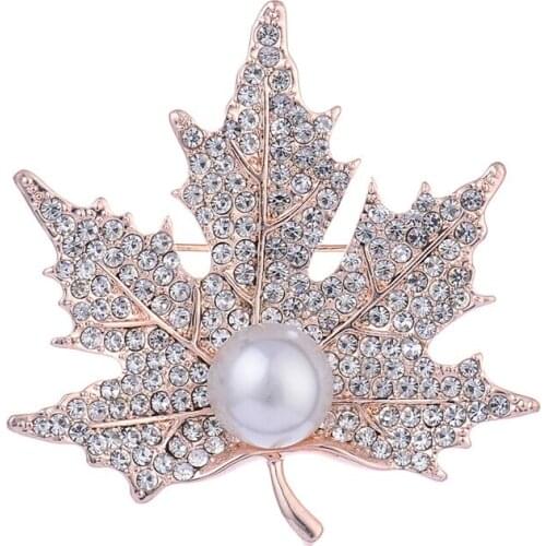 2018 New Arrival Maple Leaf Gold Color Brooches For Women Full Rhinestone and Pearl Stone Coat Brooches Pins Suit Pins X0533