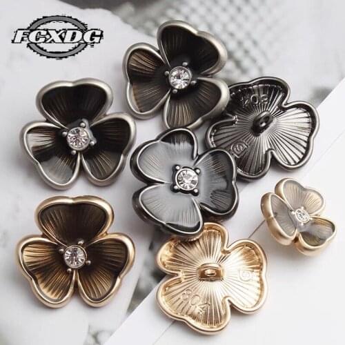 10pcs/lot Ladies Clothing Decoration Accessories Black Flower Diamond Buttons Gold Vintage Metal Rhinestone Buttons for Clothing