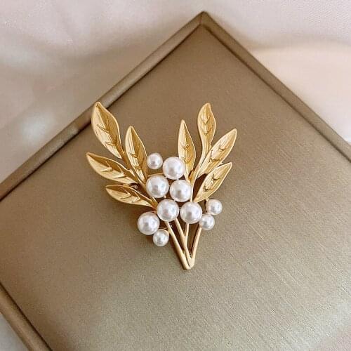 MODAGIRL Elegant Pearl Brooch Gold Tree Leaf Brooch Pin Woman Party Clothing Formal Dress Accessories