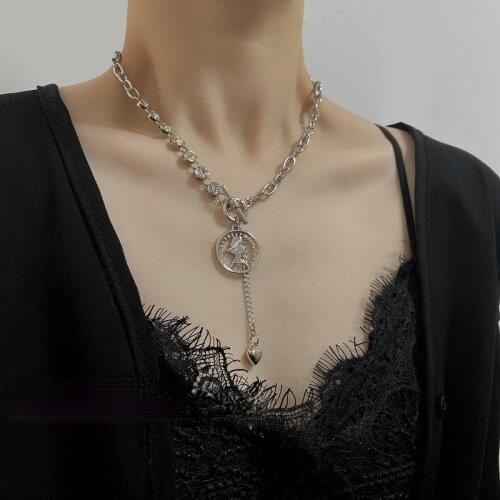 U-Magical Elegant Hollow Queen Portrait Love Heart Pendant Necklace for Women Asymmetric Chunky Chain Necklace Jewelry Fashion