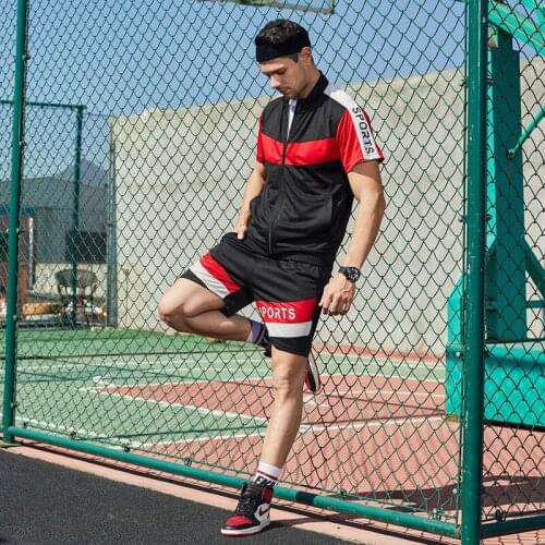 The 2021 Summer Mens T-shirt Set 2-piece Mens Sportswear New Fitness Patchwork Printing Short Sleeve Tops + Shorts Men Sets