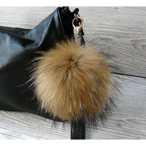 Luxury real raccoon fur keychain natural fur pompom keyring furry ball fluffy purse plush furry keychain A88