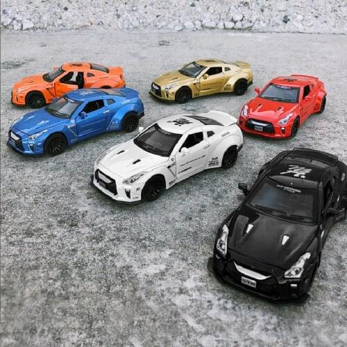 1:32 Scale Nissan GTR Diecast Metal Car Model Toy Simulation Vehicle Children Pull Back Sound and Light Competition Car Kids Toy