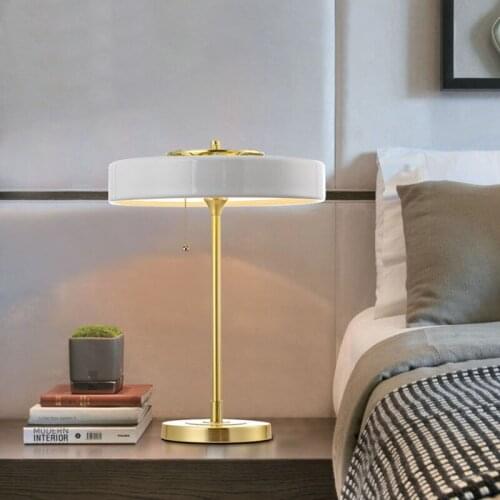Classic fashion bedside table lamp post modern retro light luxury British rural study living room decorative table lamp
