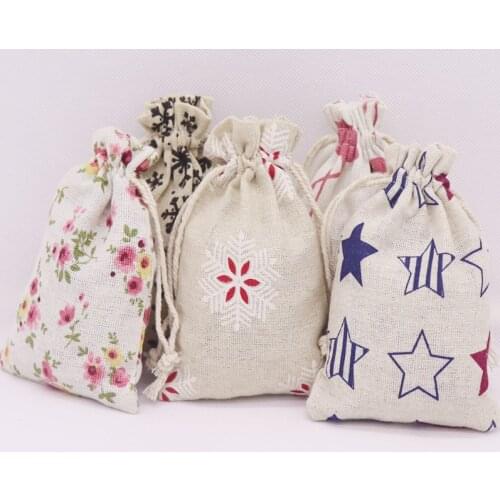 2019 new 50 pcs best selling fashion cotton linen fabric dust candy/gift/party/school bag home Sundry kids toy storage bags