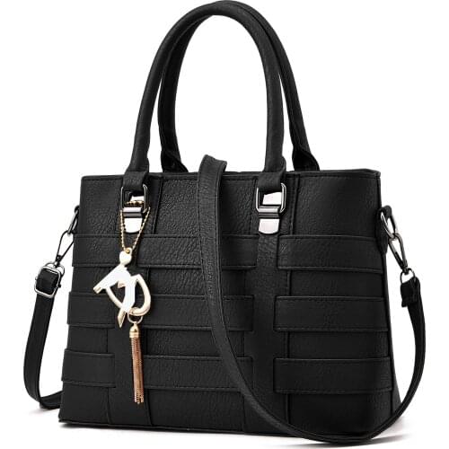 2021 Womens new fashion trend Joker simple slung shoulder bag tassel Women