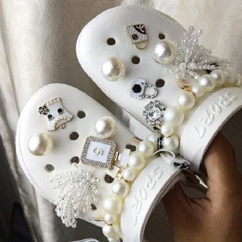 Vintage Croc Charms Designer DIY Elegant Shoe Charms for Crocs Luxury Pearl Clogs Shoe Chain Decoration Fashion Shoe Accessories