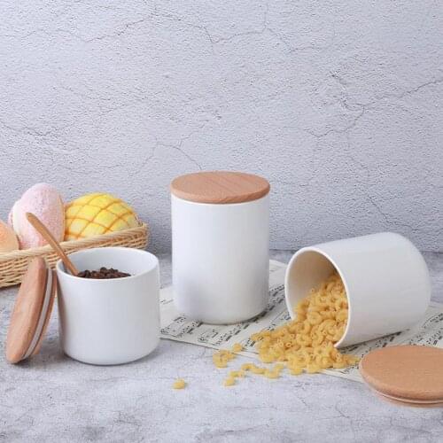 Ceramic Storage Jars For Spices Slimes Wood Lid Cans For Storage Bottle Kitchen Coffee Tea Candy Cane Container Sugar Bowl Bank
