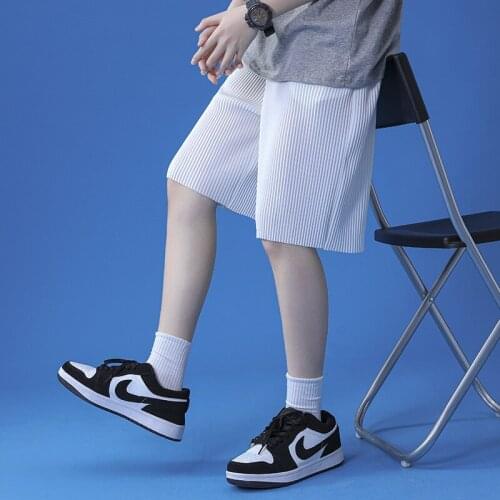 Summer Pleated Casual Shorts Mens Fashion Solid Color Loose Men Streetwear Wild Korean Five-point Male Straight Short Pants