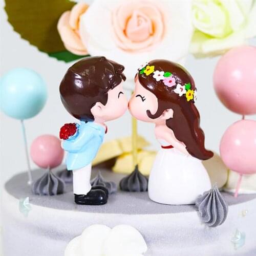 1 Pair Wedding Cake Topper Resin Ornament Kiss Couple Doll Cake Ornament Creative Cake Decoration Party Supplies